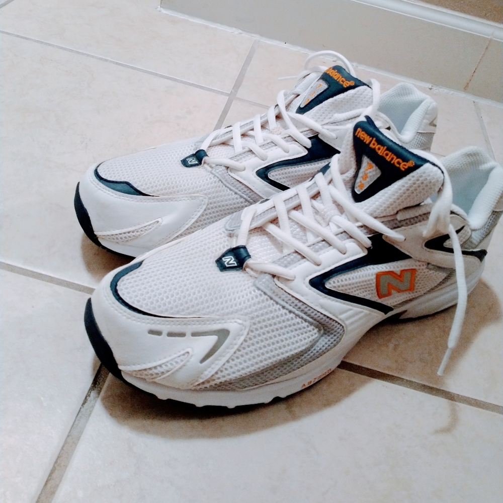 Men's new balance tennis shoe